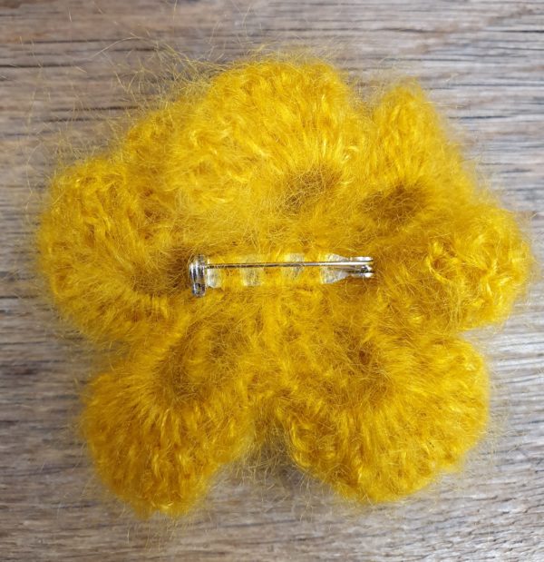 broche mohair et soie moyenne jaune moutarde