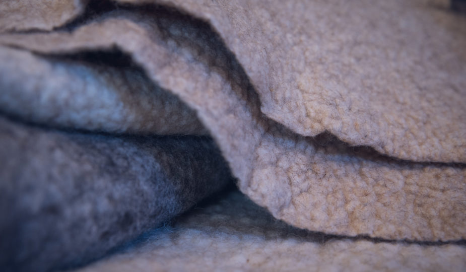 Couverture en laine de mouton Ferme des P'tits Bergers Atraps Chaussy Angerville Loiret Essonne Ile-de-France Paris Chèvre Angora