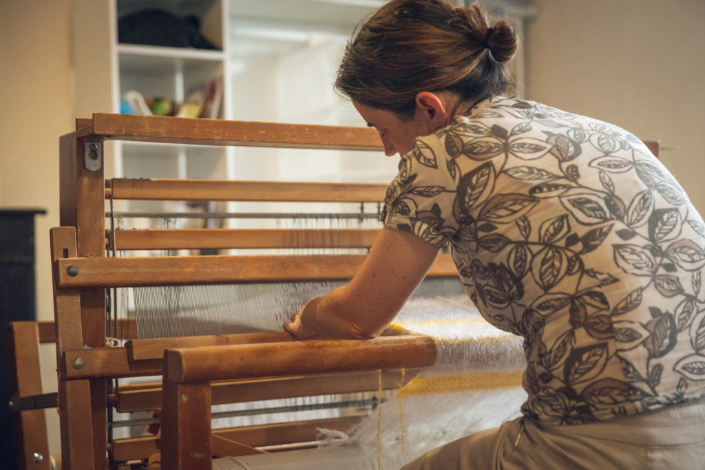 Atelier tissage Ferme des P'tits Bergers Atraps Chaussy Angerville Loiret Essonne Ile-de-France Paris Chèvre Angora