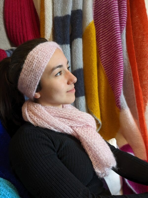 Bandeau mohair et soie tricoté main rose anglais poudré