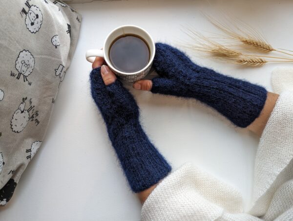 Mitaine torsade mohair et soie tricotée main gris bleu nocturne