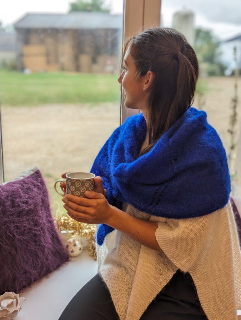 Etole mohair et soie bleu klein tricotée main