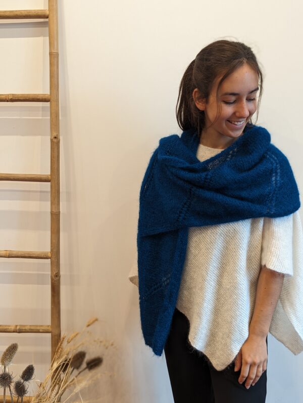 Etole mohair et soie bleu paon tricotée main