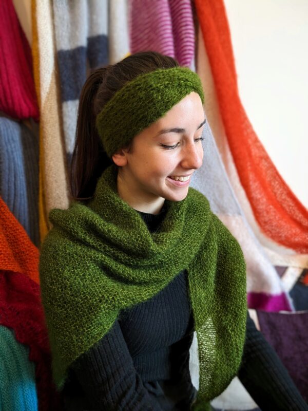 Bandeau mohair et soie tricoté main vert mousse